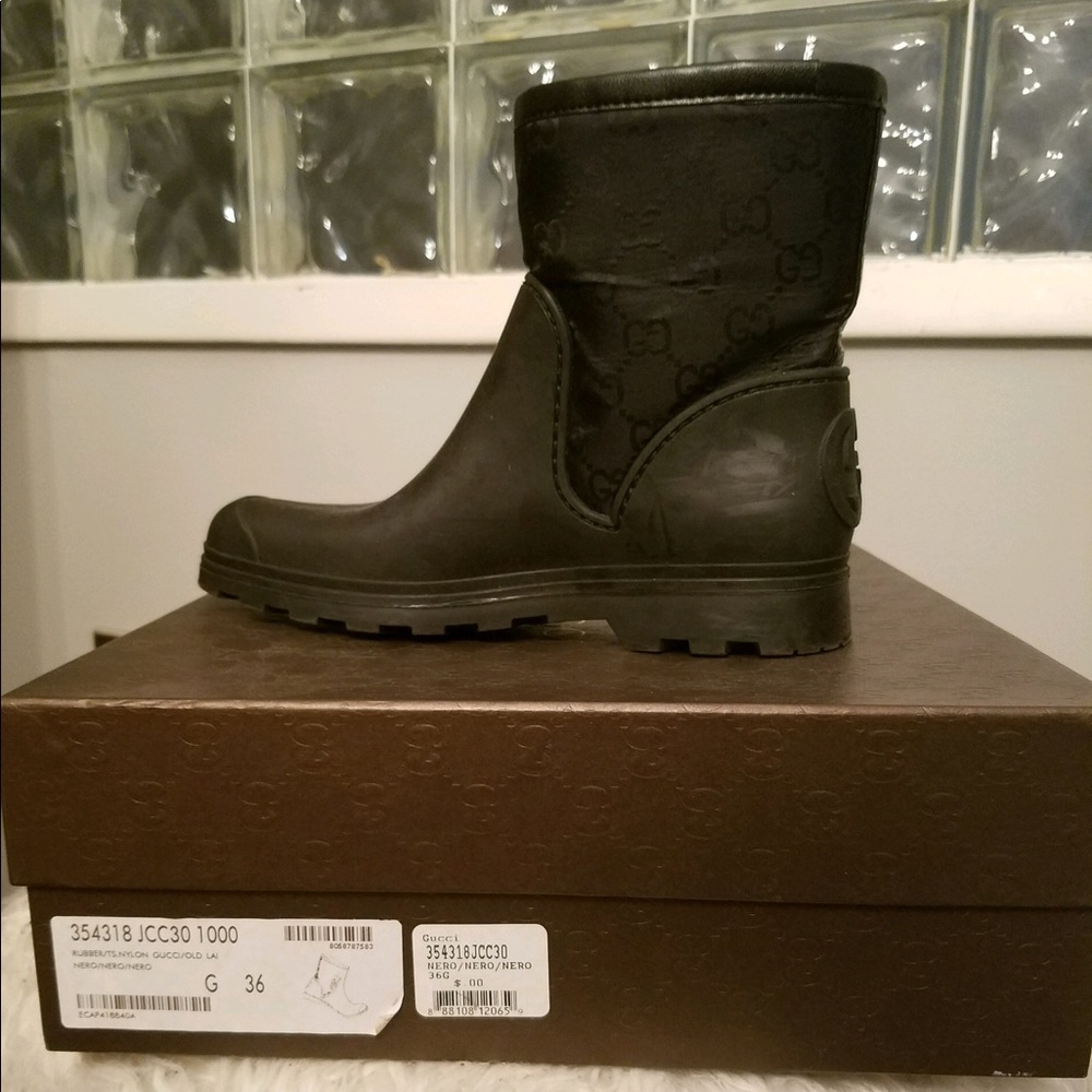 Gucci Rain Boots with original box and dust!